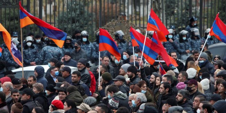 تجمع معترضان مقابل وزارت امور خارجه ارمنستان