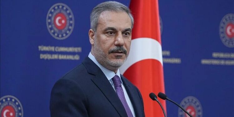 وزیرخارجه ترکیه شهادت رییس جمهور و وزیر خارجه ایران را تسلیت گفت