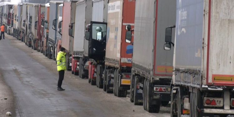 انتقاد سفارت اوکراین از اقدام کشاورزان لهستانی در بستن مرز میان دو کشور