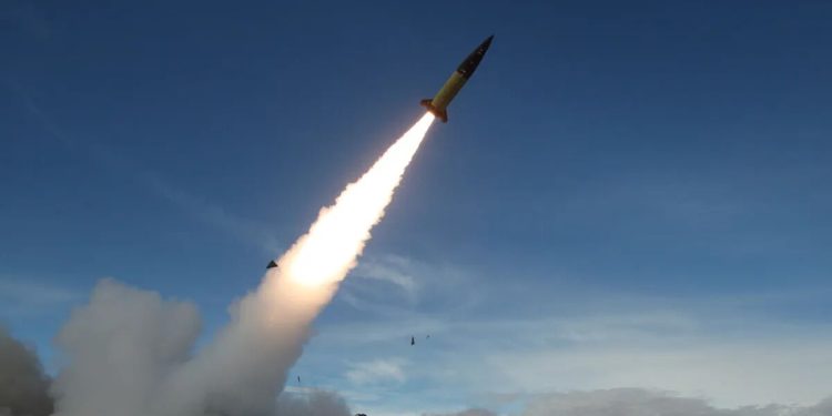 اوکراین برای اولین بار با موشک‌ آمریکایی "اتکمز" به روسیه حمله کرد