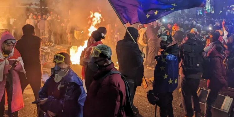 پلیس گرجستان و حامیان پیوستن به اتحادیه اروپا درگیر شدند