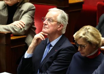 کناره‌گیری بارنیه؛ تازه‌ترین فصل بی‌ثباتی سیاسی فرانسه در گرماگرم تشدید بحران مالی