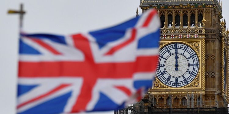 تاکید لندن بر تداوم حمایت از اوکراین با وجود هشدارهای ترامپ برای قطع کمک آمریکا به کییف