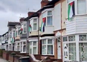 حمایت از غزه در قلب برایتون؛ پرچم فلسطین در ده‌ها خانه برافراشته شد