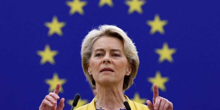 رئیس کمیسیون اروپا: شرایط برای بازگشت پناهجویان سوری باید فراهم باشد