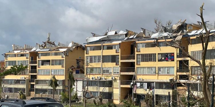 احتمال کشته شدن هزاران نفر به دنبال طوفان بیسابقه در یک جزیره فرانسوی