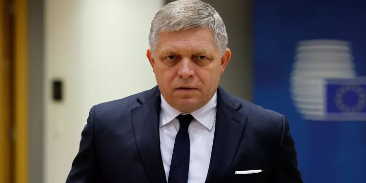 فیکو : کشور های غربی مانع از برقراری صلح میان روسیه و اوکراین شدند