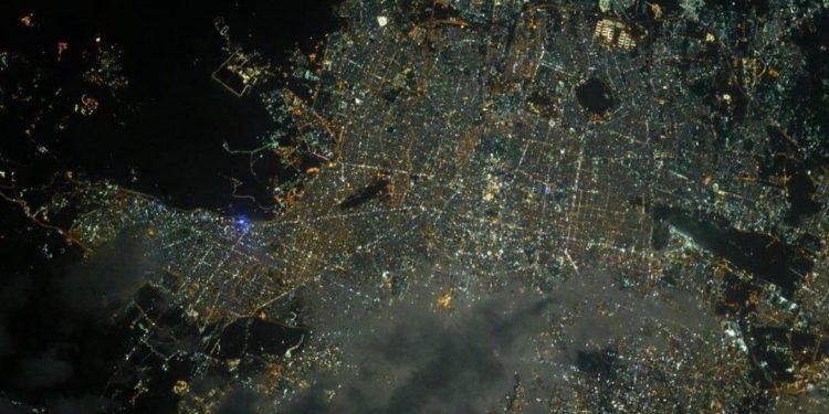 انتشار عکس فضانورد روس از تهران به مناسبت سفر پزشکیان