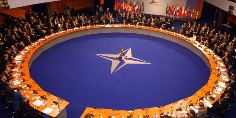 کارشناس نظامی فرانسوی: احتمال از میان رفتن ناتو وجود دارد