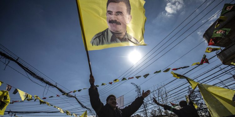 وداع کردهای ترکیه با اسلحه