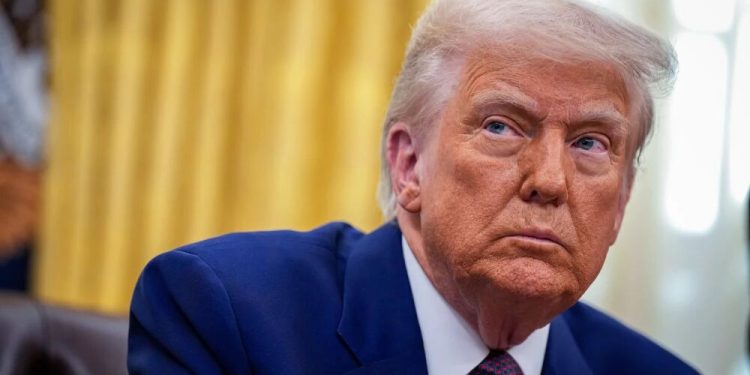 ترامپ تعرفه 2 در اتومبیل های خارجی/ عصبانیت کانادا و اتحادیه اروپا پشیمان است