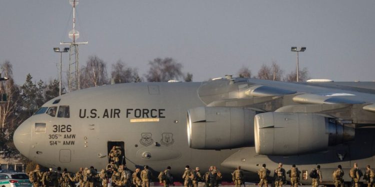 ترک نیروهای آمریکایی از پایگاه کمک به اسلحه به اوکراین در لهستان