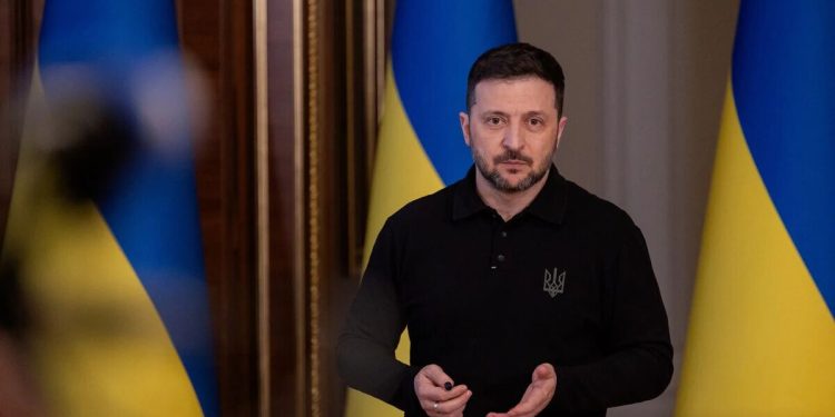 زلنسکی: به جز الحاق کریمه به روسیه ،هر پیشنهادی از سوی متحدان خود را می پذیریم