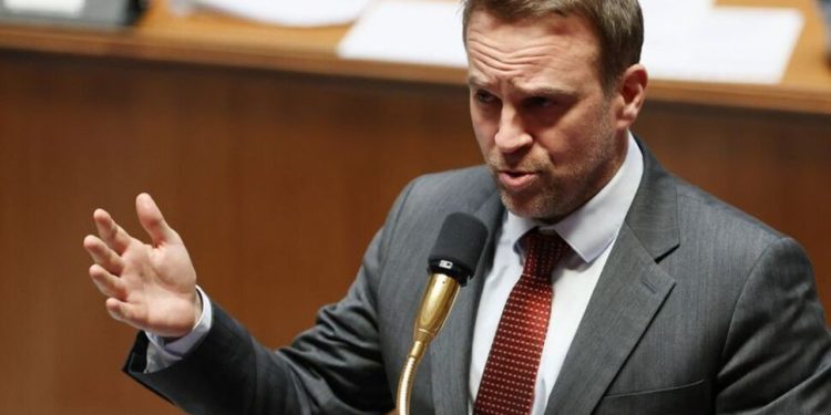 وزیر صنعت فرانسه: ما به وظایف گمرک آمریکایی پاسخ مناسب می دهیم