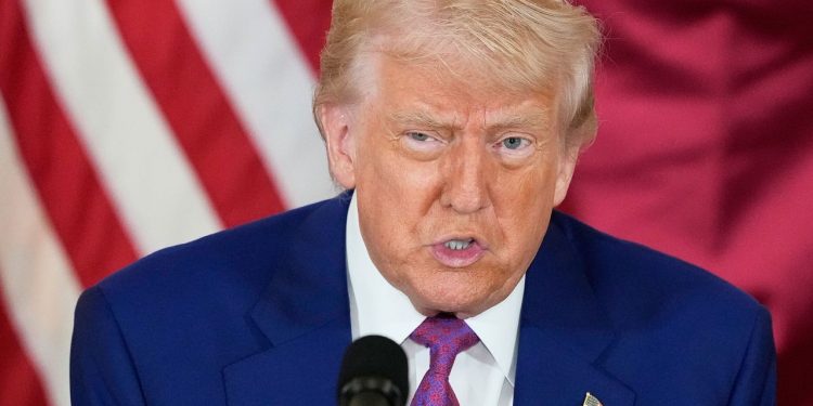 رسانه آمریکایی: ترامپ معتقد است که روسیه در حال پیروزی در جنگ است