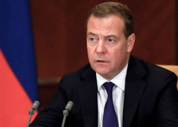 مدودف: اوکراین باید از ثروت ملی هزینه‌ تجهیزات نظامی را بپردازد