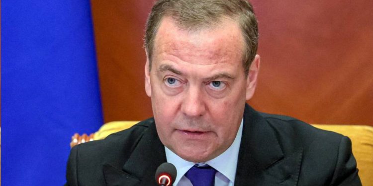 مدودف: گفت وگوی پوتین و ترامپ در مورد بحران اوکراین نقش تعیینکنندهای دارد