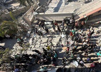 گاردین: حملات اسرائیل به مدارس پناهگاه‌های غزه عمدی است