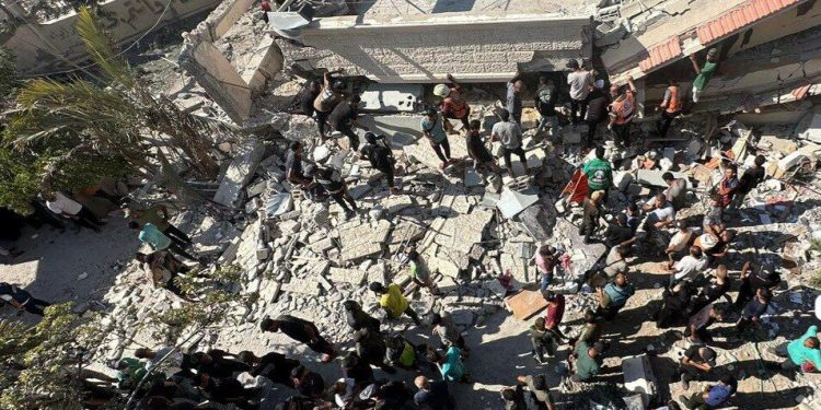 گاردین: حملات اسرائیل به مدارس پناهگاههای غزه عمدی است