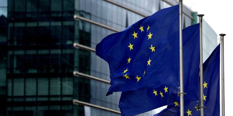 رویترز: اروپا در حال بررسی گزینه های بسیاری برای اقدام علیه اسرائیل است