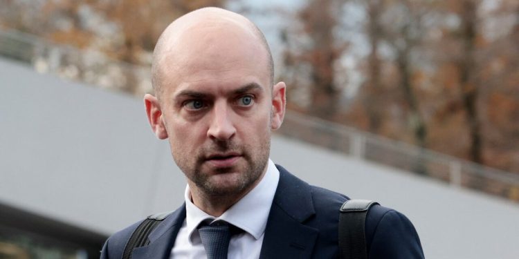 فرانسه تصمیم رژیم صهیونیستی را برای عمل به غزه محکوم کرد