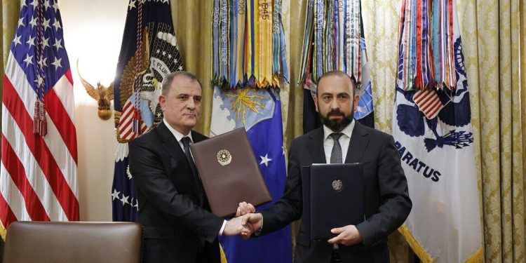 وزیر امور خارجه ارمنستان حکم ایروان را در جاده ترامپ تأیید کرد