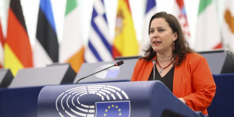 پارلمان اروپا: دولت ها باید در مورد متوقف کردن جنایات اسرائیل فکر کنند