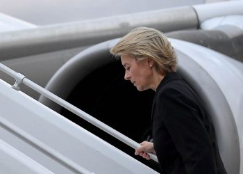 رسانه های فرانسوی: هواپیمای رئیس کمیسیون اروپا آشفتگی GPS روسیه را هدف قرار داد