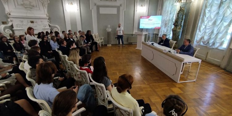 صالح: روابط ایران -روسیه پایه و اساس دستیابی به دنیای چند منظوره است