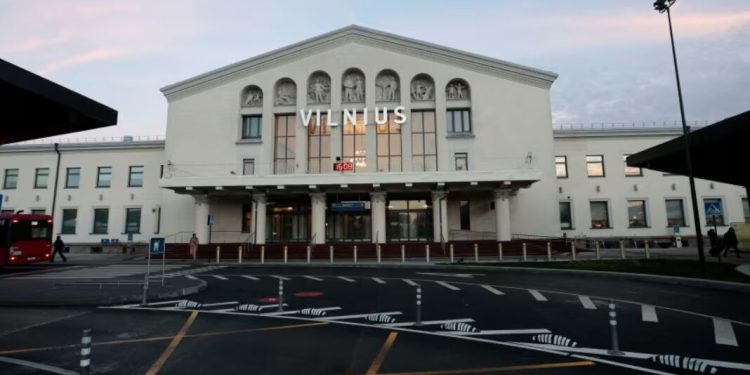 فرودگاه لیتوانی فلنیس را به دلیل نگرانی از رویکرد "بادکنک" بسته کرد