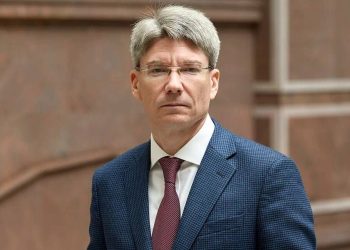 دیپلمات روسی: ناتو و اروپا برای جنگ بزرگ با روسیه آماده می شوند