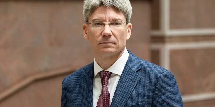 دیپلمات روسی: ناتو و اروپا برای جنگ بزرگ با روسیه آماده می شوند