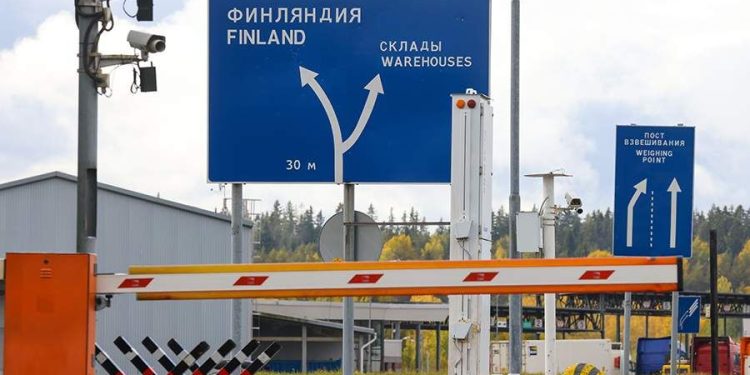 فنلاند در حال ساخت یک حصار امنیتی در یک متری مرز روسیه است