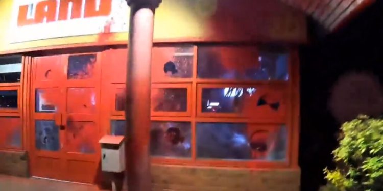 کارخانه تولید قطعات جنگی رژیم صهیونیستی مورد حمله فعالان انگلیسی قرار گرفت