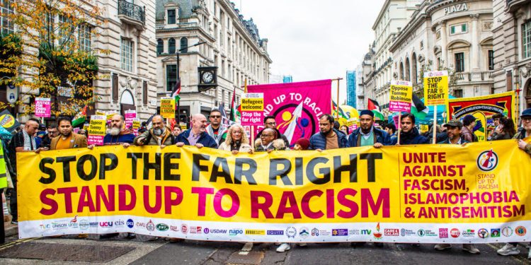 تجاوز خیابانی در قلب لندن؛ گردهمایی همزمان راست افراطی و مخالفان فاشیسم