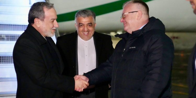 عراقچی وارد مینسک شد