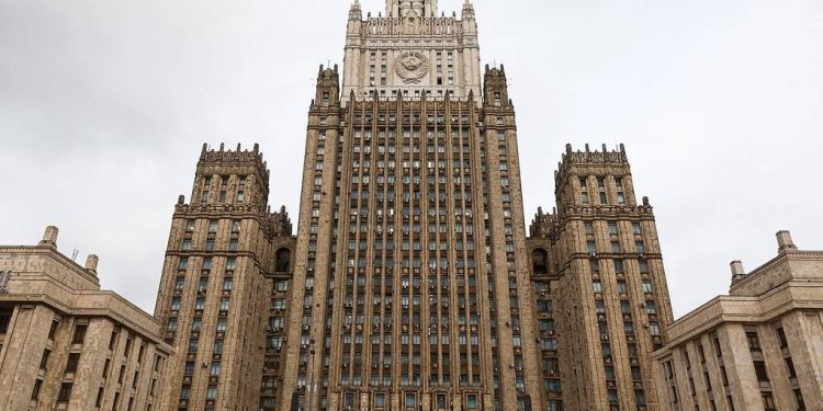 مقام روسی: پنجره گفتگوی روسیه و اتحادیه اروپا هنوز بسته نشده است